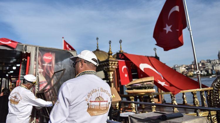 Eminönünde balık-ekmek teknesi çalışanlarından mahkeme kararına tepki