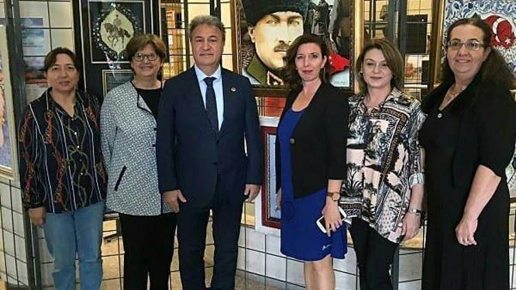 Bornovada Atatürk ve Sanat sergisi açıldı