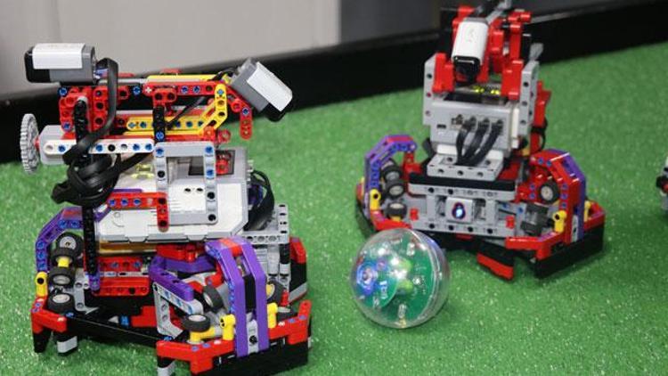 Futbol oynayan yapay zekalı robotlarıyla Türkiyeyi temsil edecekler