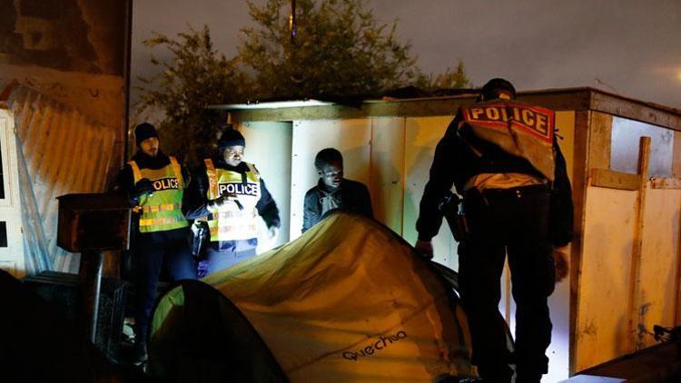 Fransız polisi, Paris’teki mülteci kampını boşalttı