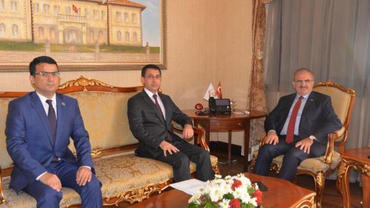 Türkmenistan büyükelçisinden Vali Karaloğluna ziyaret