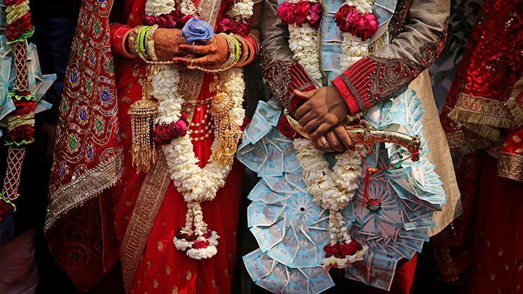 Hindistanda genç çift kast dışı evlilik yaptıkları gerekçesiyle taşlanarak öldürüldü