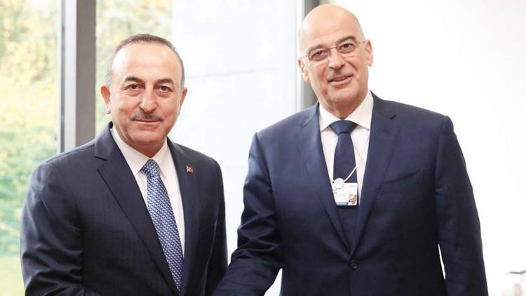 Çavuşoğlu, Yunan mevkidaşı ile görüştü