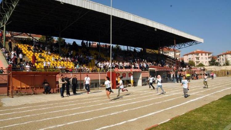 Akşehirde atletizm yarışması düzenlendi