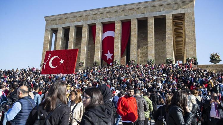 81’inci yıl dönümünde Ata’nın huzurunda