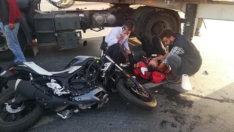 Yasak yerden dönüş yapan TIRa motosiklet çarptı: Bir yaralı