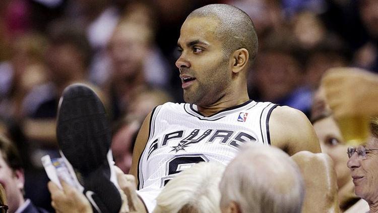 San Antonio Spursten Tony Parkera büyük jest