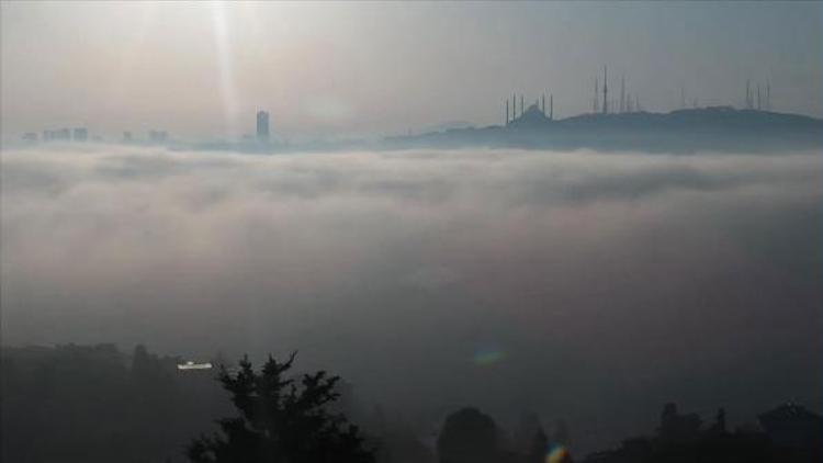 İstanbulda sisten göz gözü görmüyor