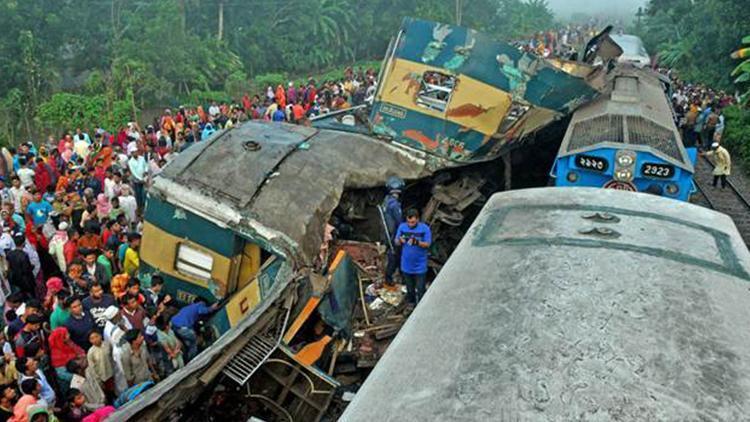 Bangladeşte iki tren çarpıştı: 16 ölü, 48 yaralı
