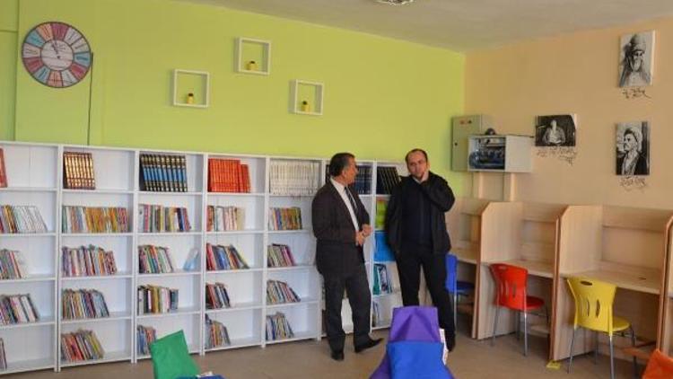 Köy okulundaki kütüphane ve bilim fuarının açılışı yapıldı
