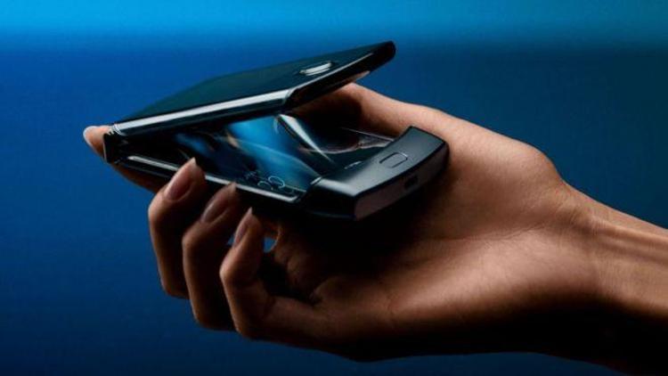 Motorola, katlanan telefonu Razrın yeni versiyonunu çıkartıyor