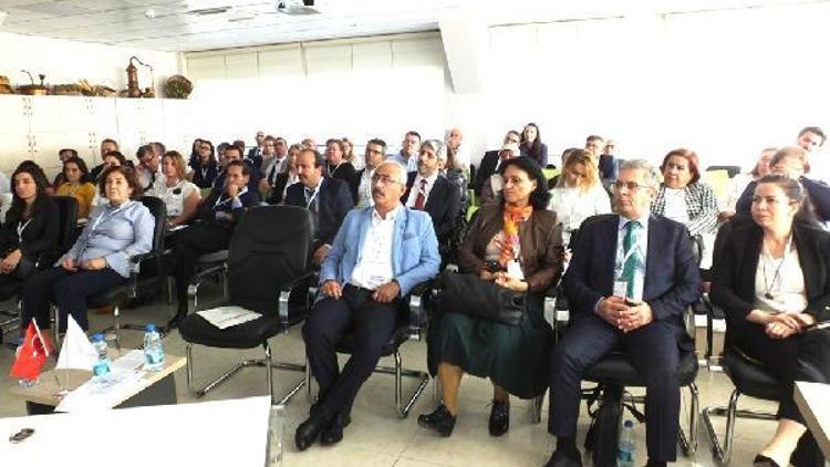 Burhaniye’de ‘Geleneksel Bitkisel Tıbbi Ürünler’ toplantısı düzenlendi