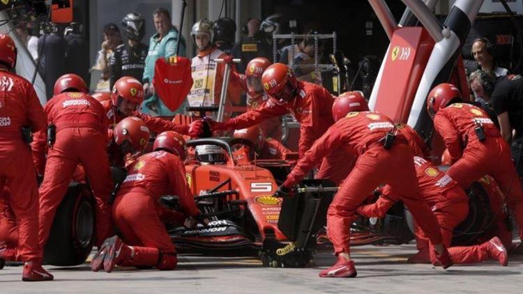 Ferrariden tarihi hata Vettel ile Leclerc...