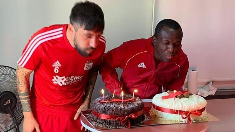 Arouna Kone ve Paul Papp’ın doğum günü kutlandı