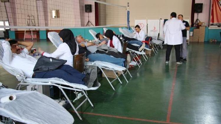 Erbaada eğitim çalışanlarından kan bağışı