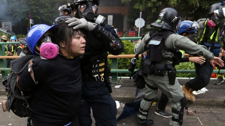 Hong Kongda maske yasağı bir hafta daha yürürlükte kalacak