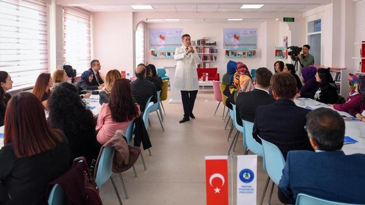 Bakan Selçuktan öğretmenlere ‘sınıf içi rehberlik’ dersi