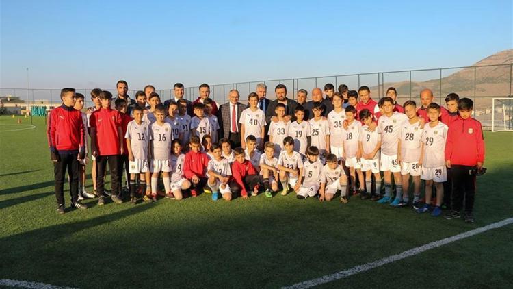 Bülent Uygun ve Osman Çakmaktan Yerköy Futbol Akademisine ziyaret