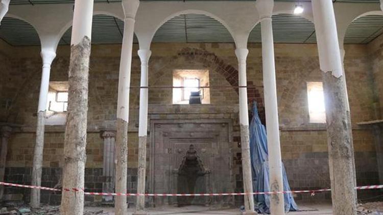 Tarihi Sungurbey Camisinin restorasyonu sürüyor