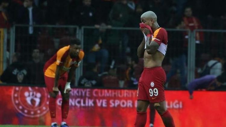 Galatasaraylı futbolcular, taraftarlardan özür diledi