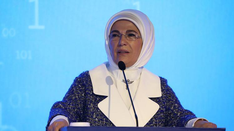 Emine Erdoğan: Dünyada kadın ruhunun daha etkin olacağı bir gelecek bekliyor