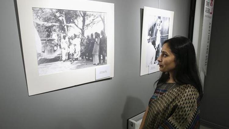 Mahatma Gandhinin nadir fotoğrafları sergileniyor