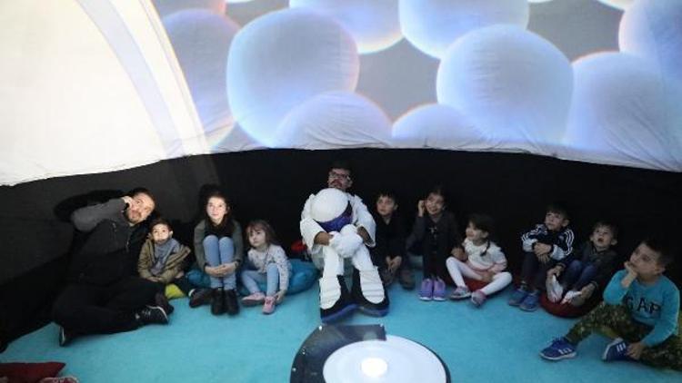 Mudanyalı öğrenciler planetaryum ile gök bilimlerini öğrendi