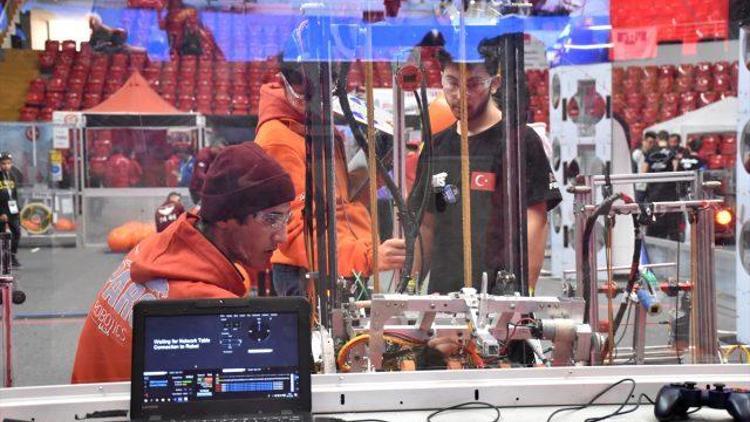 Liseli gençlerin yarıştığı robot turnuvası sona erdi