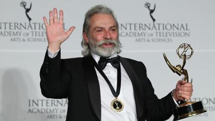 Haluk Bilginer 47. Uluslararası Emmy Ödüllerinde en iyi erkek oyuncu seçildi