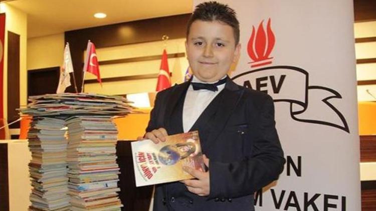Dört ayda 1053 kitap okuyan 8 yaşındaki Mahir Atabey, Guinness Rekorlar Kitabında