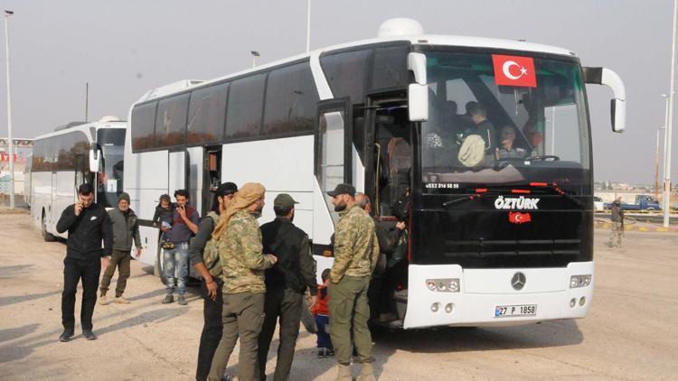 Akçakale Sınır Kapısından geçen 250 Suriyeli, Tel Abyada döndü