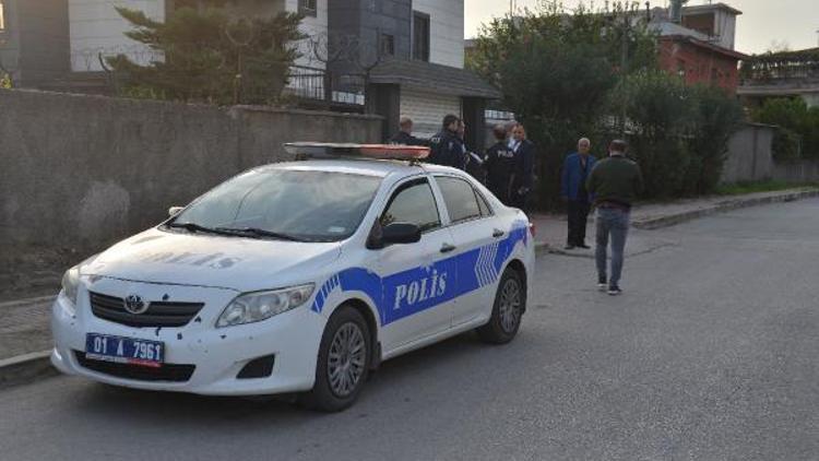 Adanada dehşet Sokakta yürürken bıçaklanan kadının durumu ağır
