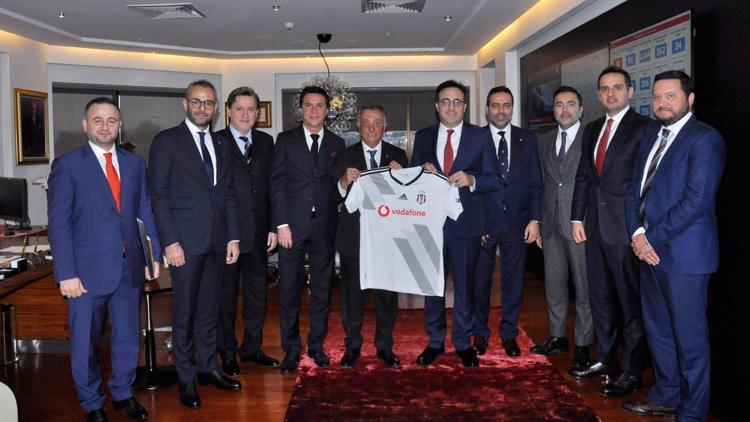 Beşiktaş Başkanı Ahmet Nur Çebiden İlker Aycı’ya ziyaret