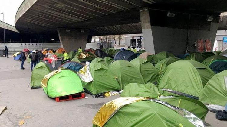 Paris’teki göçmen kampı tahliye edildi