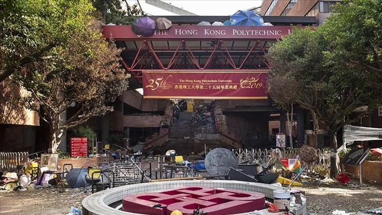 Hong Kongda polis protestoların yaşandığı üniversitedeki ablukaya son verdi