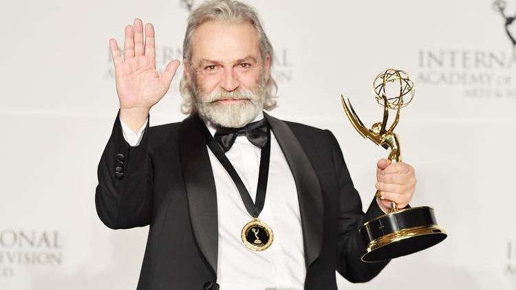 Haluk Bilginer’in aldığı Uluslararası Emmy ödülü hakkında merak ettiğiniz her şey