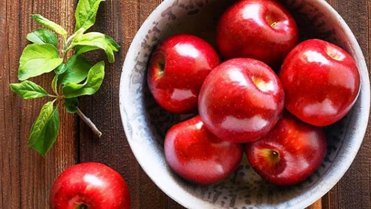 ABDde buzdolabında bir yıl saklanabileceği iddia edilen elma satışa sunuldu