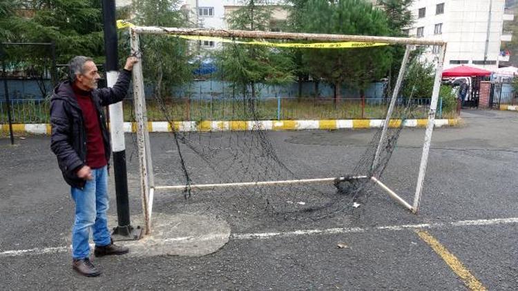 Başına seyyar kale direği düşen Boran, ağır yaralandı