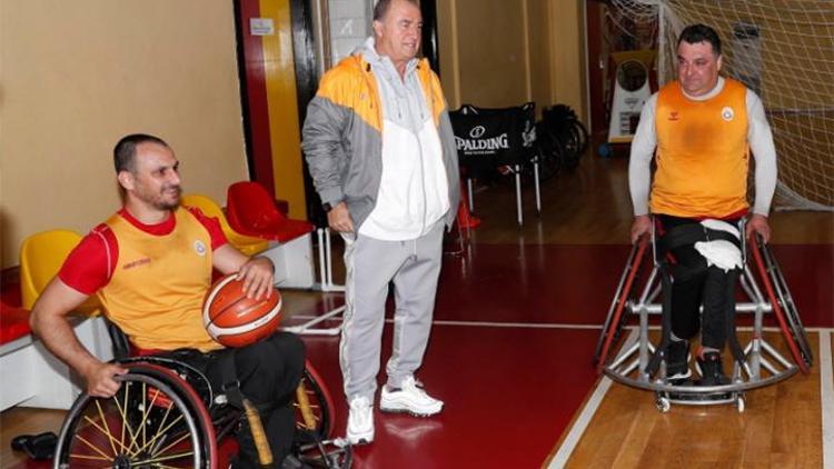 Fatih Terimden Galatasaray Tekerlekli Sandalye Basketbol Takımına ziyaret