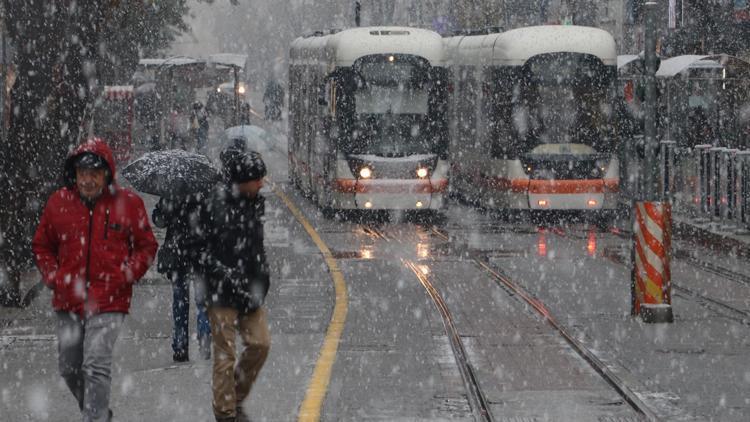 Eskişehir beyaza büründü