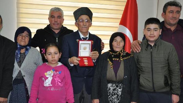 Kıbrıs Barış Harekatı Gazisi, 45 yıl sonra madalyasını aldı