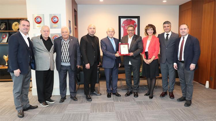 Türkiye Futbol Vakfından Nihat Özdemire ziyaret