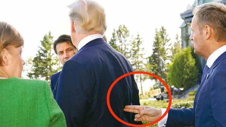 Donald Tuskın Trumpa silah doğrulttuğu fotoğraf tartışma yarattı