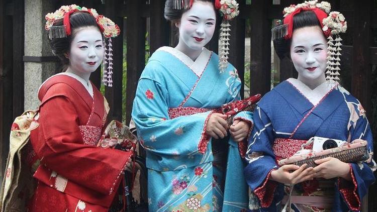 Japon kıyafeti kimono nedir, özelliği ne Japonca kimono ne demek