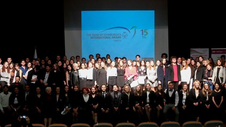 Edinburgh Dükü Uluslararası Ödül Programını tamamlayanlar ödüllerini aldı