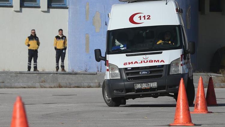 Ambulans şoförleri zorlu parkurda