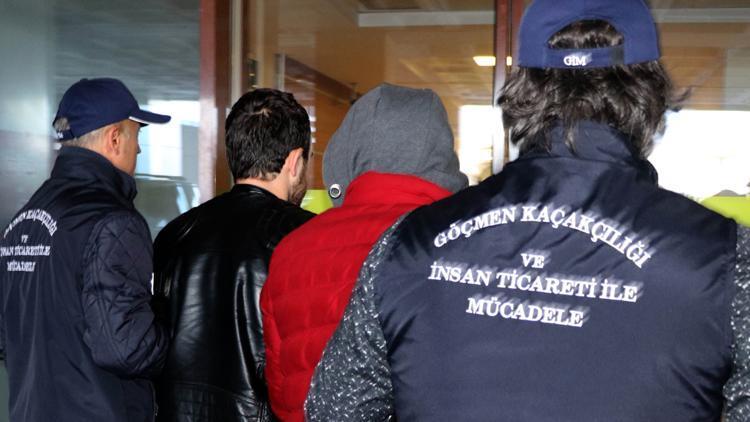 Edirnede FETÖ şüphelilerini yurt dışına kaçıran 3 zanlı tutuklandı