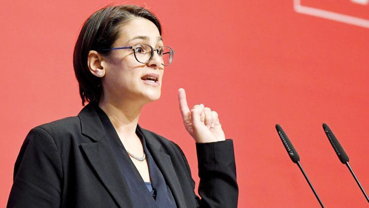 Almanya’da Türk kadın siyasetçinin yükselişi: Köklü partinin lider kadrosunda