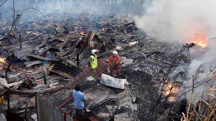Malezyada çıkan yangında 20 ev kül oldu