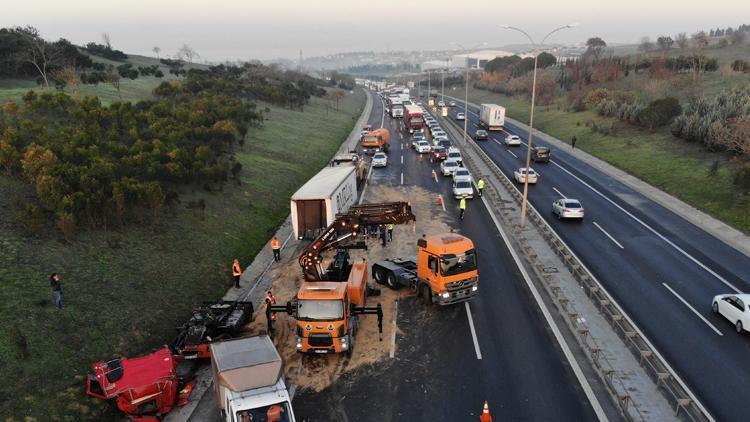 TEMde TIR kamyona arkadan çarptı: 1 ölü, 1 yaralı